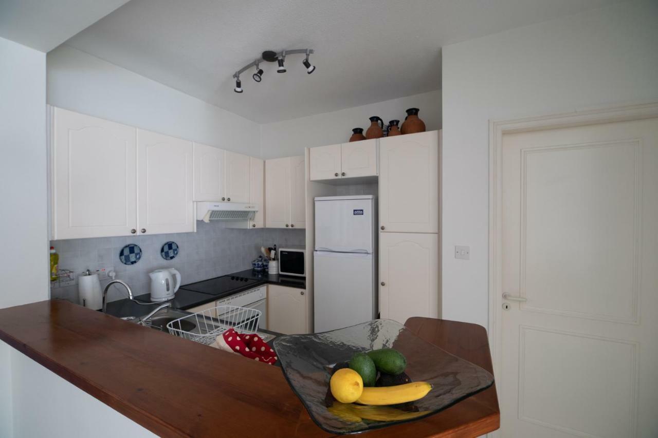 105 Kings Palace - Fabulous 2 Bed, 2 Bath, Large Patio With Garden - Sea Views Пафос Экстерьер фото